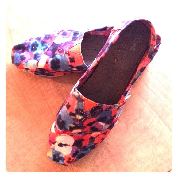 Floral TOMS