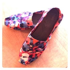 Floral TOMS