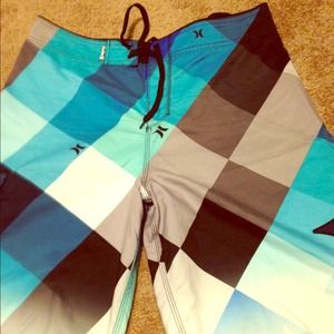 🚫 SOLD IN BUNDLE men's Hurley board shorts