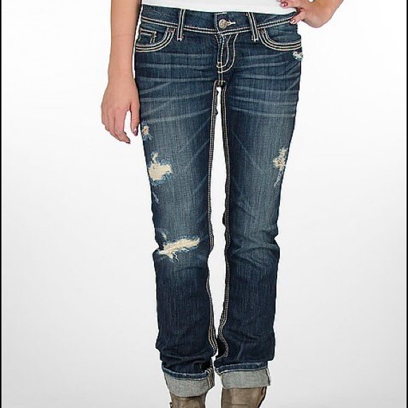 Sexy, Flirty, Fitted Boyfriend Jeans w Holes!