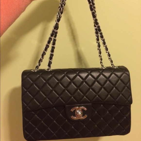 Black quilted jumbo bag ,, like new,carried twice
