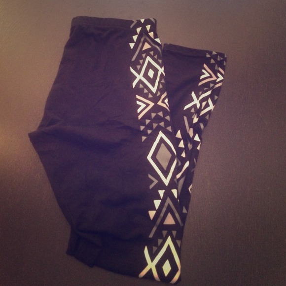 Exhiliration Pants - NWOT - Aztec Black Leggings- Large