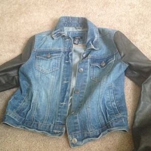 Jean jacket with leather sleeves