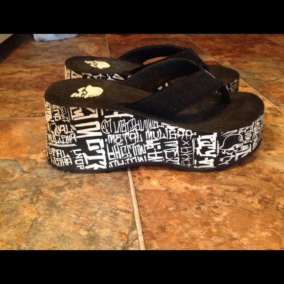 Metal Mulisha sandles