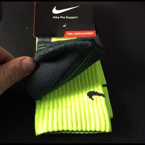 Brand new with tags Nike "Volt" socks sz 8-12