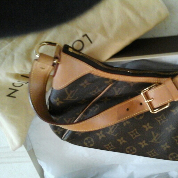 Louis Vuitton Monogram thames pm shoulder bag - Picture 3 of 4