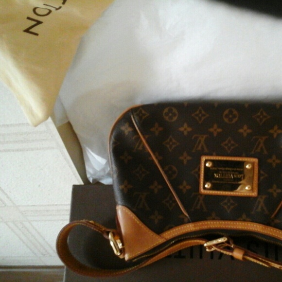 Louis Vuitton Monogram thames pm shoulder bag - Picture 4 of 4