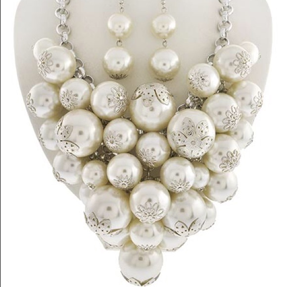 White synthetic pearl necklace sets