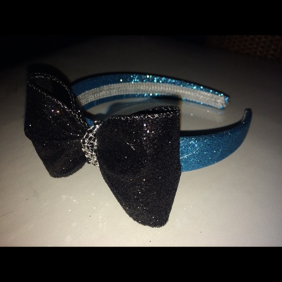 Handmade headband with large bow - Picture 2 of 2