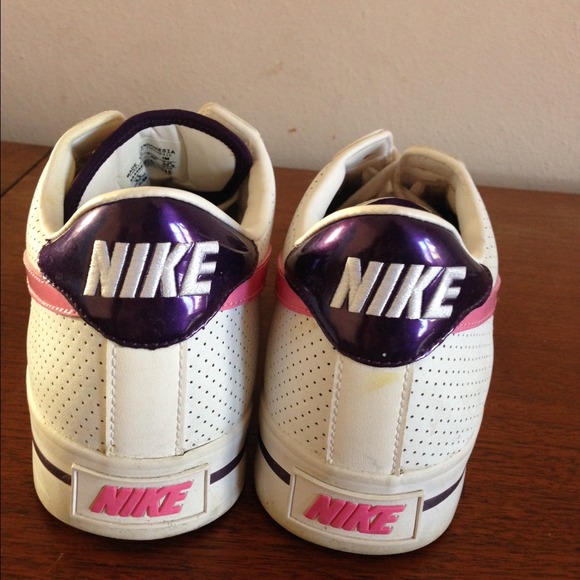 Nike shoes (lower on mercari app)