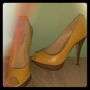 Peep Toe Pumps/Only Worn Once!