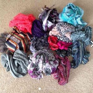 Scarf bundle!! 15 scarfs!! Great condition!