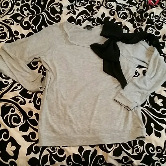 Long sleeve bow shirt