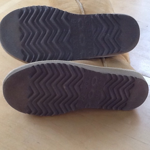 Authentic UGG Boots - Picture 2 of 4