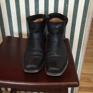 Frye short black boot with harness