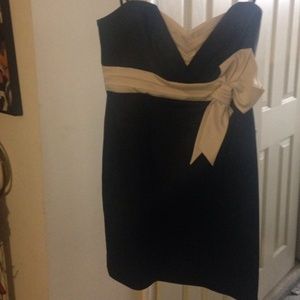 BCBG Max Azria Bow Pleat Satin Size 4