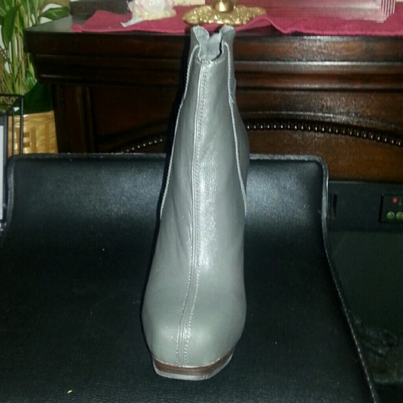 Grey  booties - Picture 2 of 2