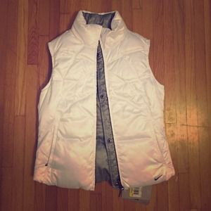 Reversible white/silver Nike puffer vest