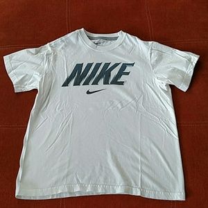 Nike White Tee Shirt Size Medium Boys
