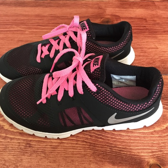 Girls size 2y Nike shoes