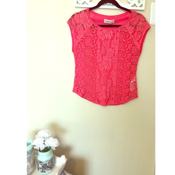 ❌❌SOLD ELSEWHERE❌❌ Abercrombie & Fitch Lace Tee