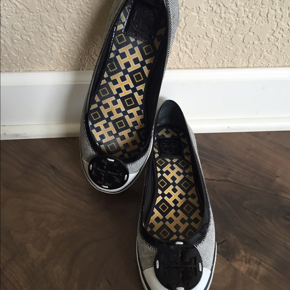 Authentic Tory burch tennis shoe flat