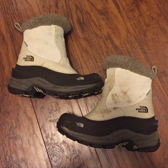 Snow boots