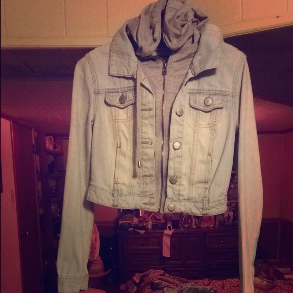 Cute denim cut off jacket - Picture 1 of 2