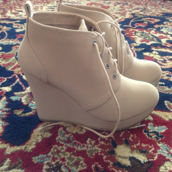 Wedge boots