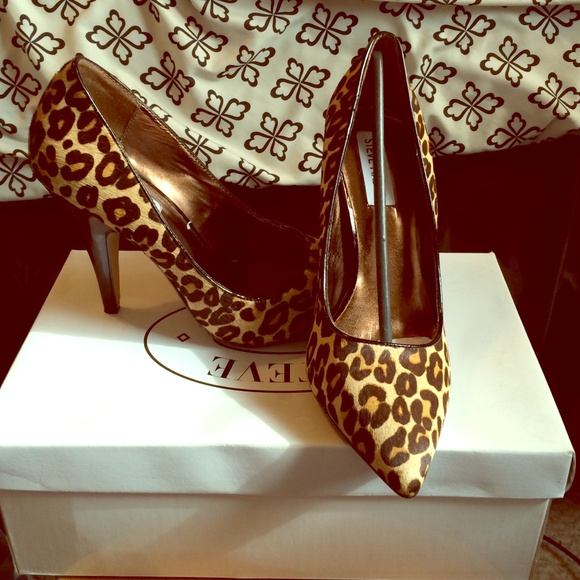 Steve Madden cheetah heels slightly pointed