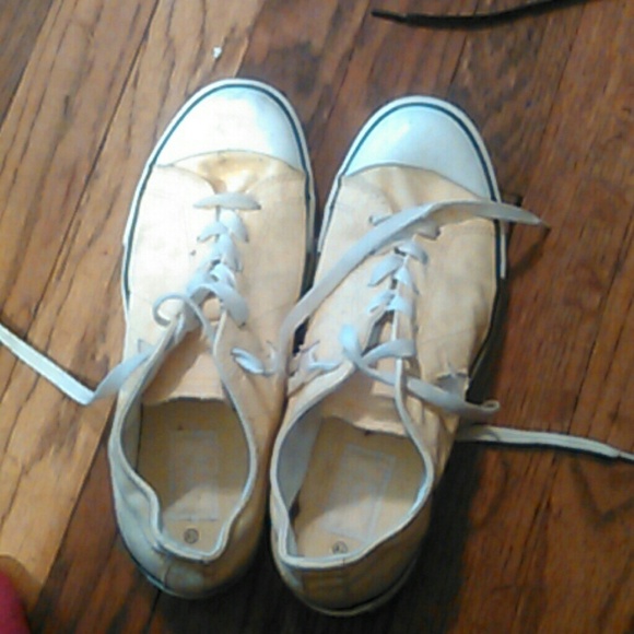 Converse tennis shoes