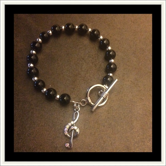 Music note chunky bead bracelet