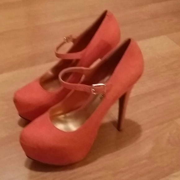 Heels - Picture 2 of 3