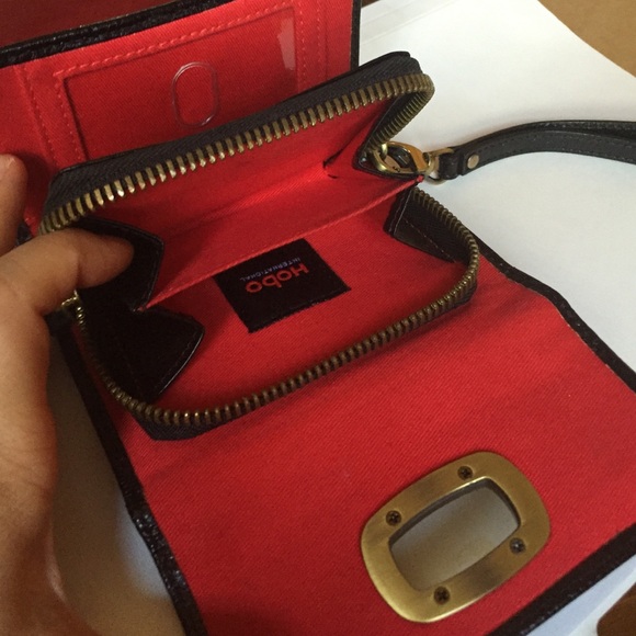 Hobo wristlet. Perfect for carrying it all! - Picture 2 of 4