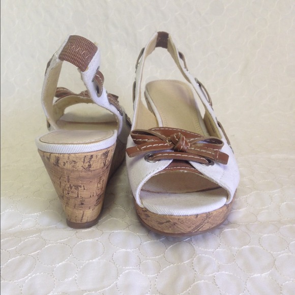 Preppy Slingback Wedges! Canvas and cork⚓️⛵️🐎 - Picture 2 of 4