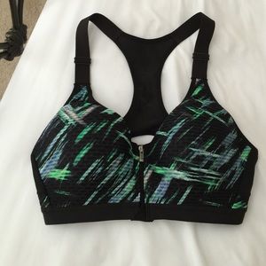 ✨️NWOT ✨VS sports bra 34c