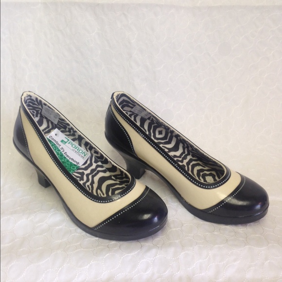 Stylish RAIN SHOES shoes☔️ - Picture 2 of 4