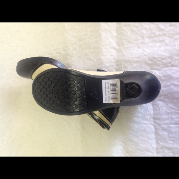 Stylish RAIN SHOES shoes☔️ - Picture 4 of 4