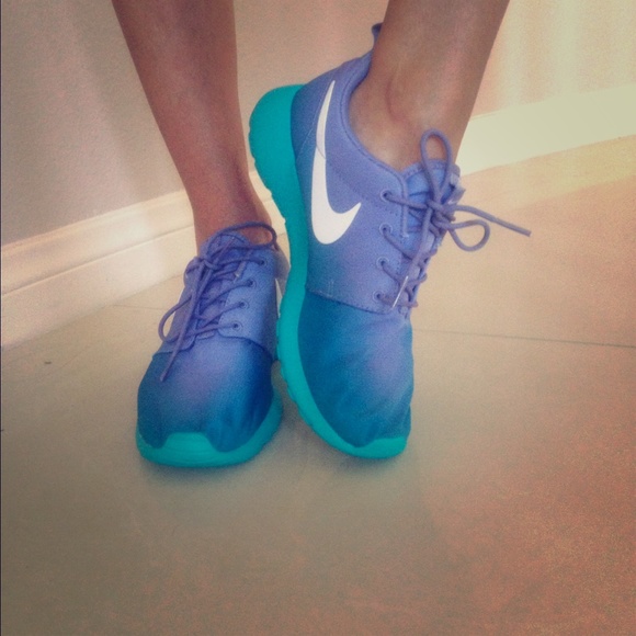 Nike Shoes - Rare ombré nike roshes