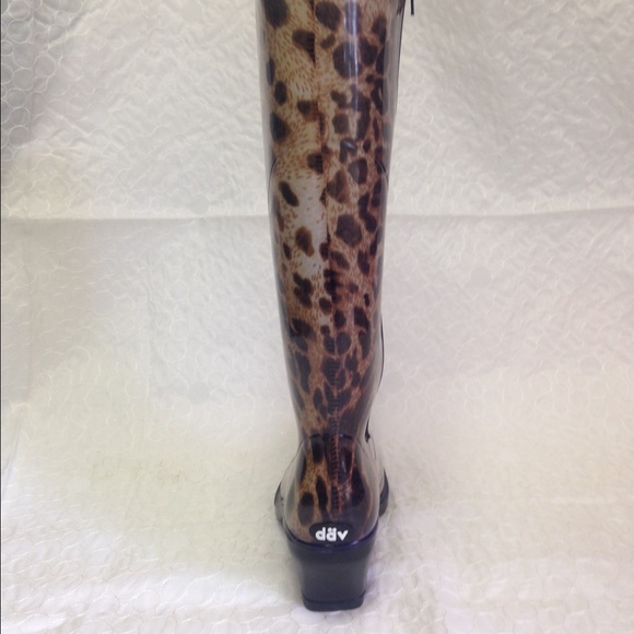 Leopard Print Rain Boots☔️ - Picture 3 of 4