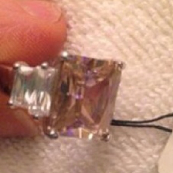 NWT RING - Picture 3 of 4