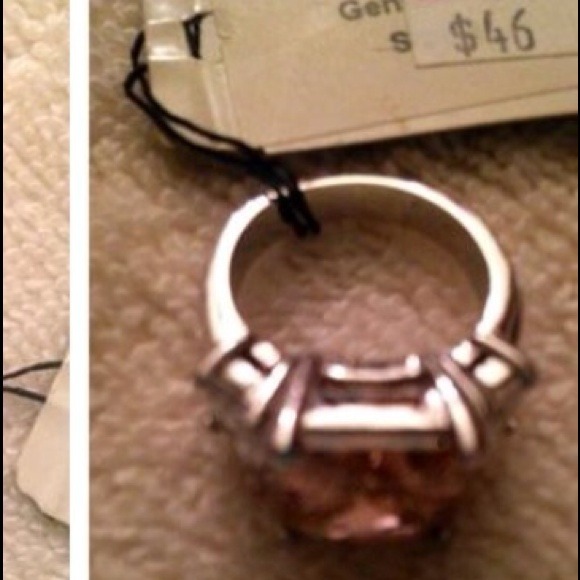 NWT RING - Picture 4 of 4