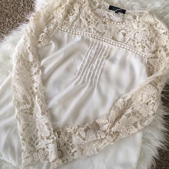 Tops - Lace sleeve blouse