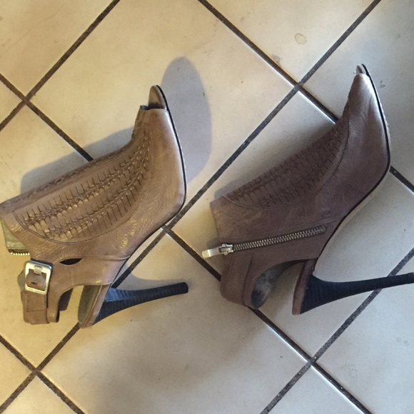 Nude/beige Vince Camuto Heels Size 8.5-9.5