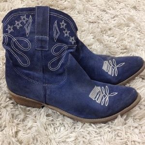 Size 9 Free People blue suede mini cowboy booties