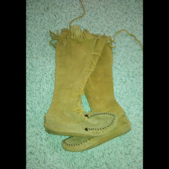 Minnetonka! Original indian made moccasin boots!