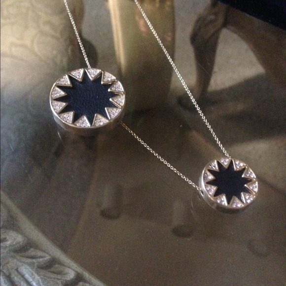 House of Harlow double pendant necklace