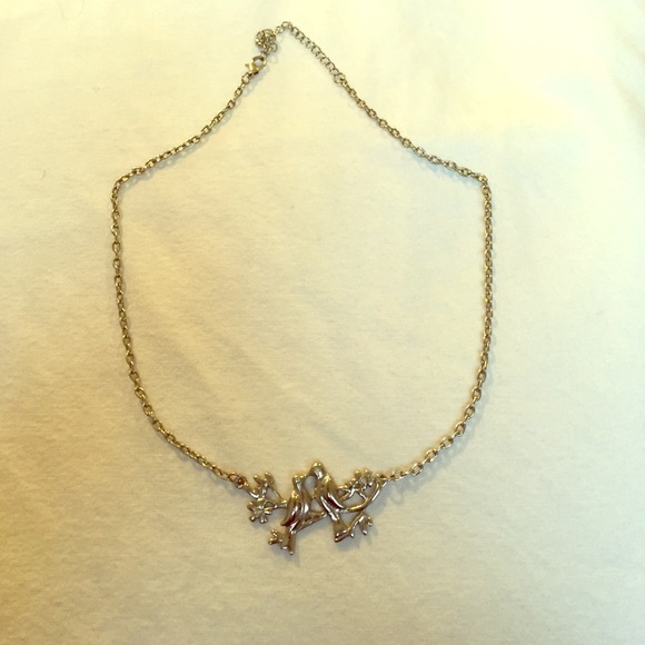 Kissing dove necklace