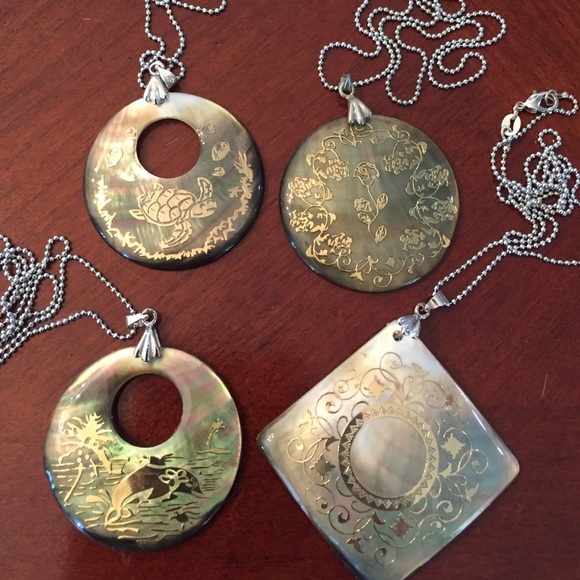 Natural shell mother of pearl pendants