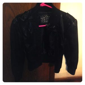 BLACK LEATHER JACKET